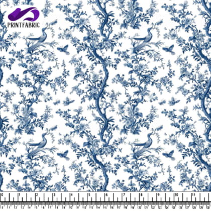Motif floral bleu et blanc avec oiseaux et papillons