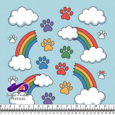 Impressions de pattes colorées et arcs-en-ciel avec nuages sur fond bleu