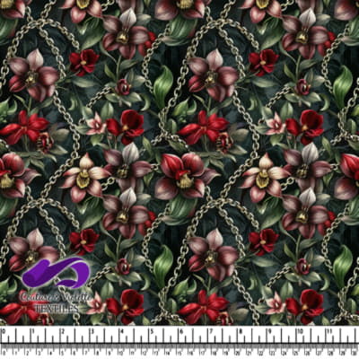 Motif floral sombre avec des fleurs rouges et roses entrelacées de chaînes dorées