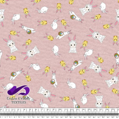 Pâques - Furets mignons avec des amis sur fond lotus rose