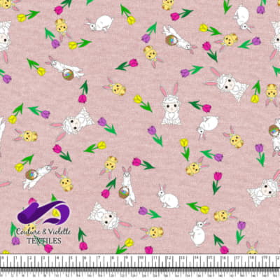 Pâques - Furets et amis avec des tulipes sur fond rose lotus